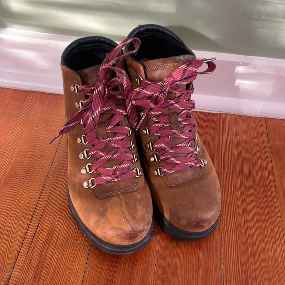 Ariat Barnyard Lace Waterproof Boots, size 9